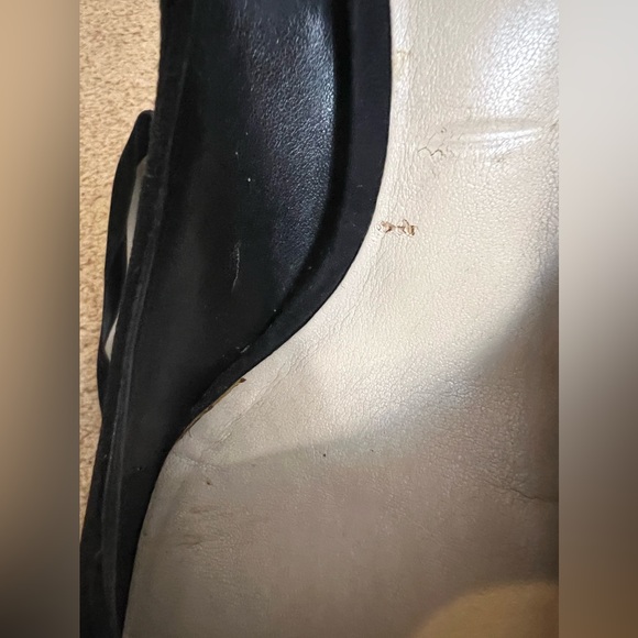 Guess black pointy pumps with cheetah print bottoms - Picture 5 of 8